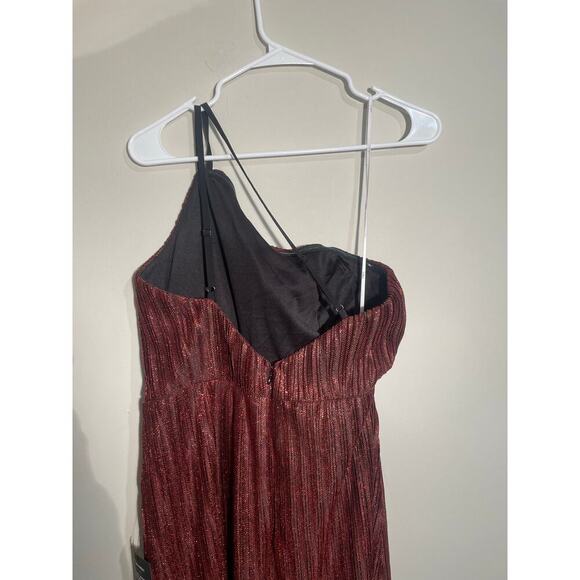 NWT Lulu’s Get To The Groove Shiny Red Pleated One Shoulder Maxi Dress - Picture 7 of 13